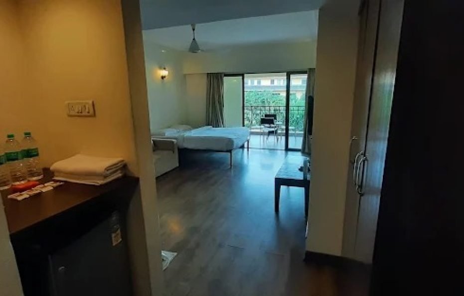 Gorgeous Studio Loft overhead a Pool Karjat