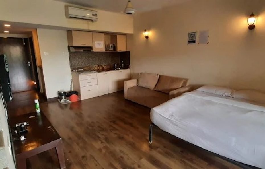 Gorgeous Studio Loft overhead a Pool Karjat