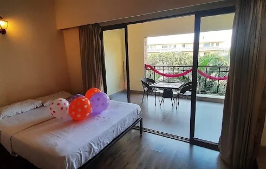 Gorgeous Studio Loft overhead a Pool Karjat