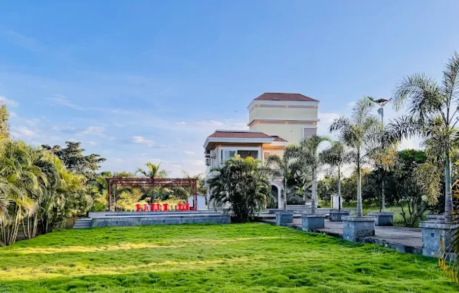 LivingStone Reflektions Karjat