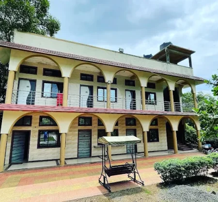 SAN Farmhouse & Resort