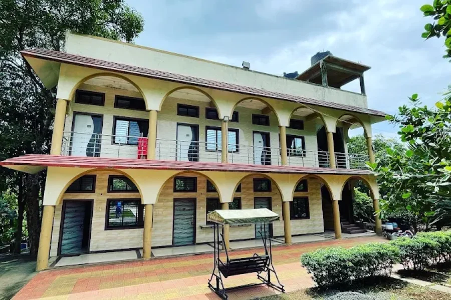 SAN Farmhouse & Resort
