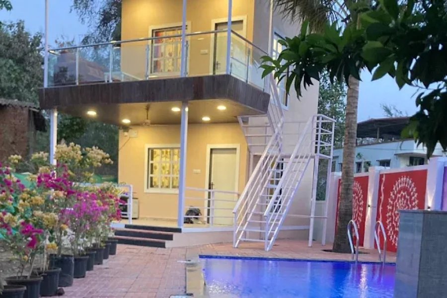 The White House Retreat Pool Villa  Karjat