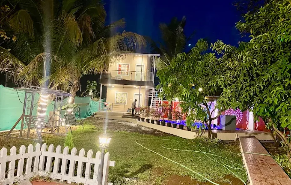 The White House Retreat Pool Villa  Karjat