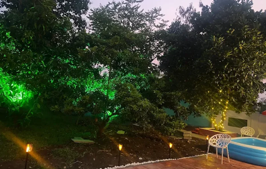 The White House Retreat Pool Villa  Karjat