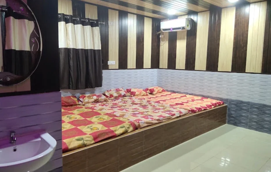 Pinewood Galaxy FarmHouse Titwala