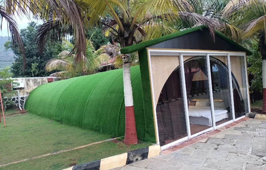 Hotel Life Is Enjoy 4141 Karjat