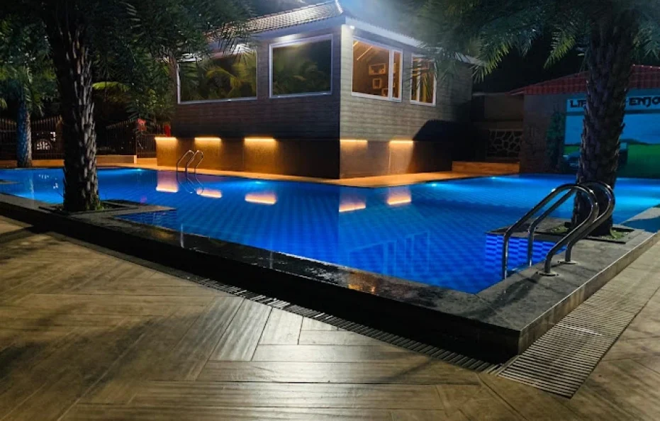 Hotel Life Is Enjoy 4141 Karjat