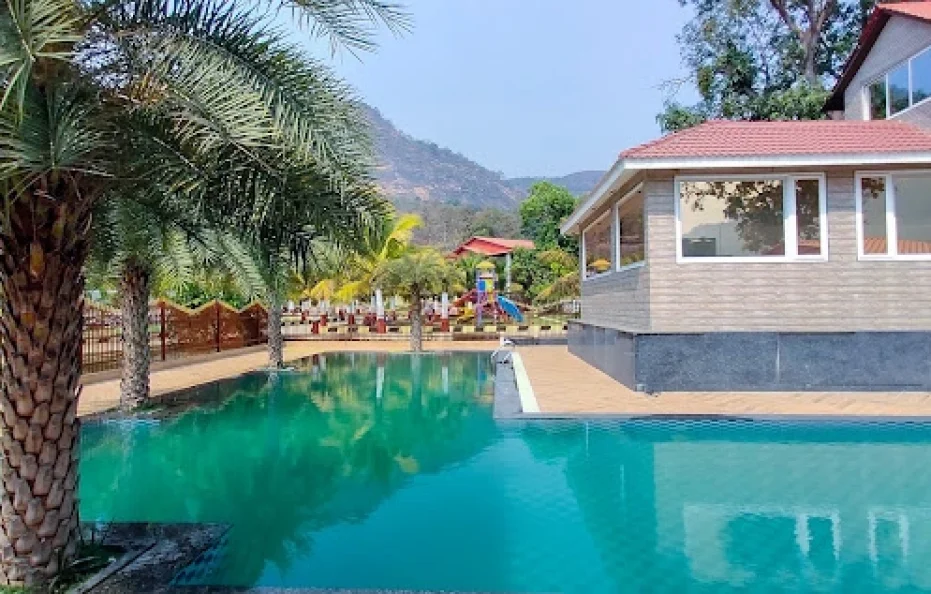Hotel Life Is Enjoy 4141 Karjat