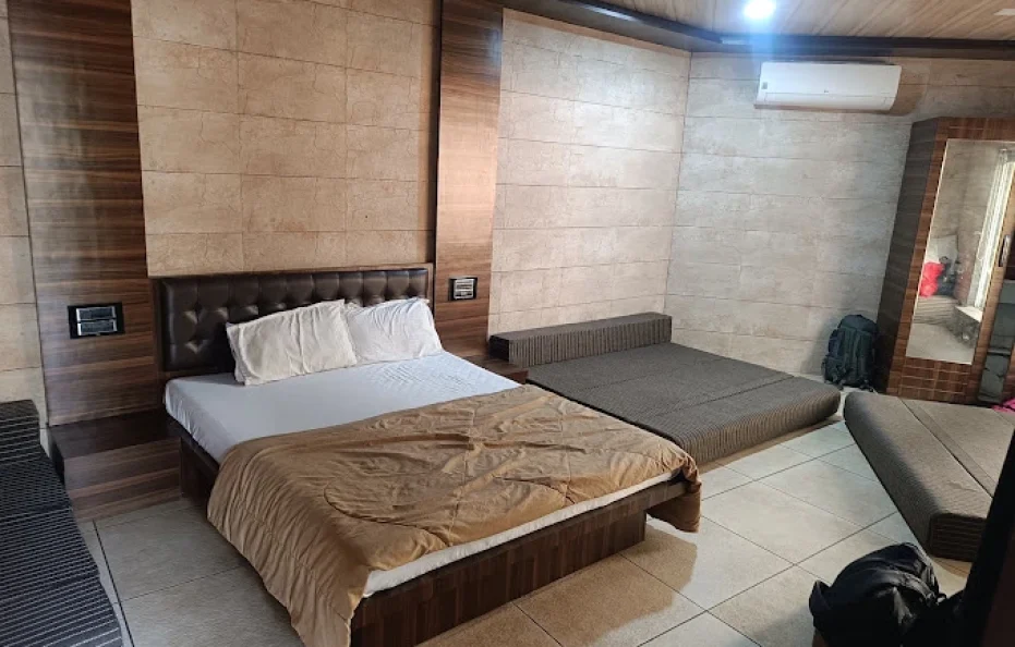 Hotel Life Is Enjoy 4141 Karjat