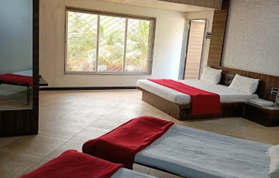 Hotel Life Is Enjoy 4141 Karjat