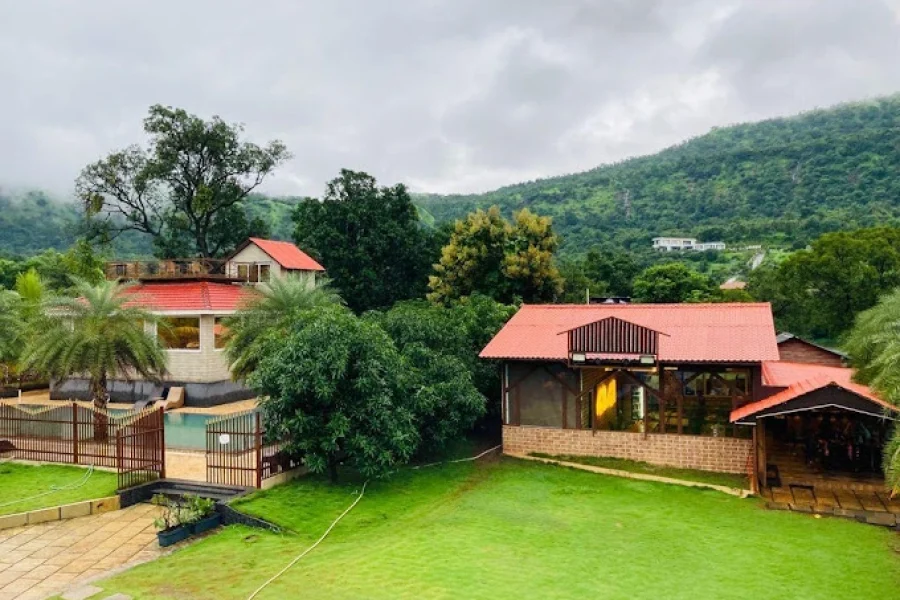 Hotel Life Is Enjoy 4141 Karjat