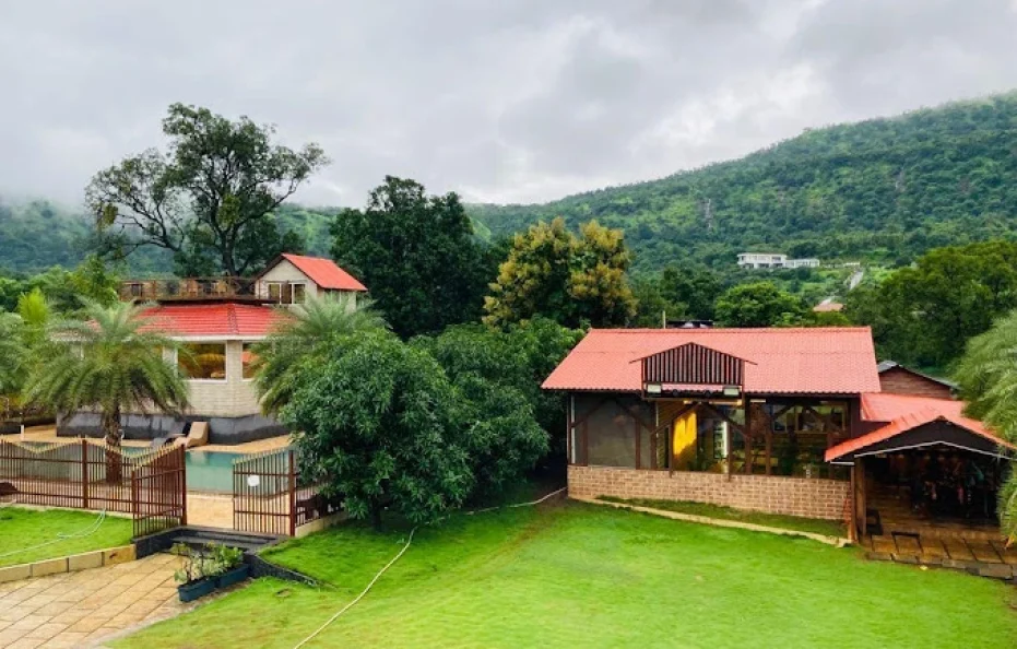 Hotel Life Is Enjoy 4141 Karjat