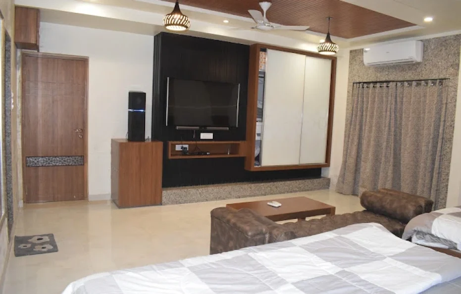 Jumbo Pool Villa Titwala