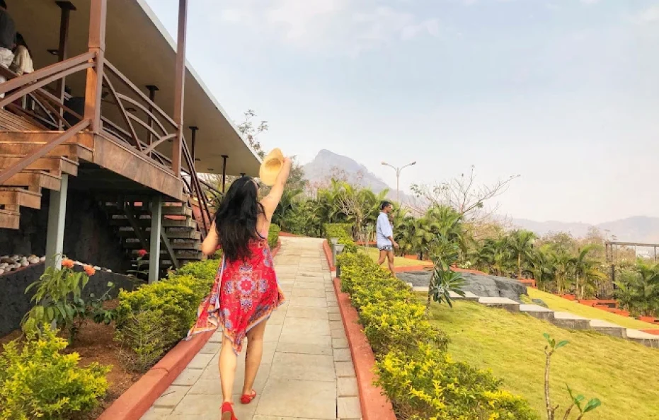Lake Placid Tudor Retreat Karjat