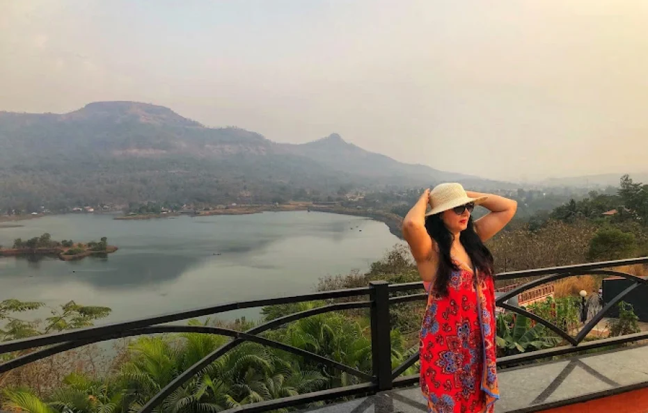 Lake Placid Tudor Retreat Karjat