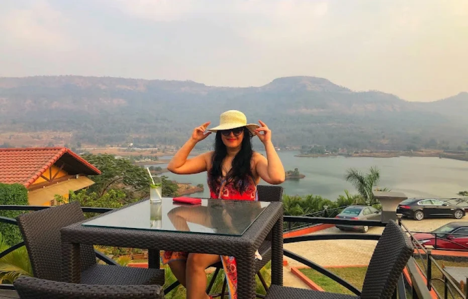 Lake Placid Tudor Retreat Karjat