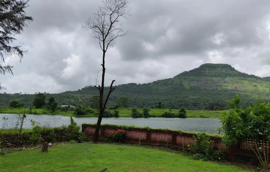 Lake Placid Tudor Retreat Karjat