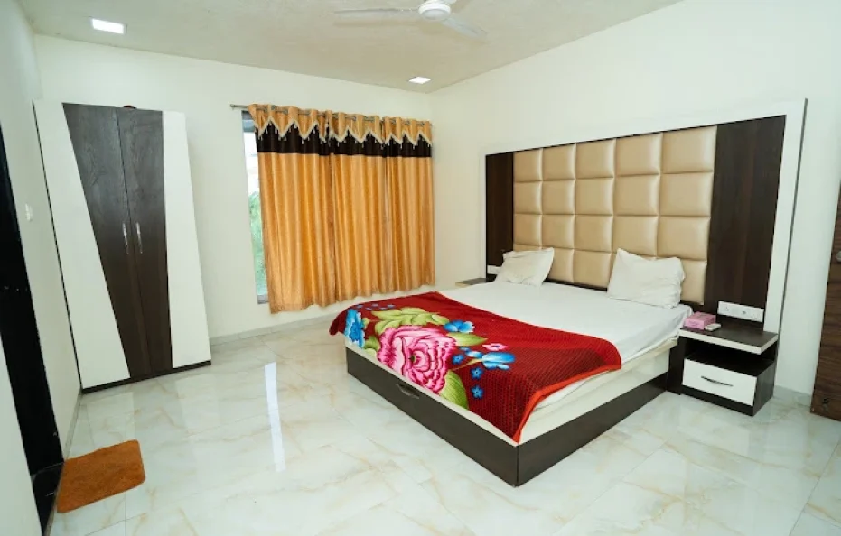 Palette – Holiday Aapke Liye Khopoli