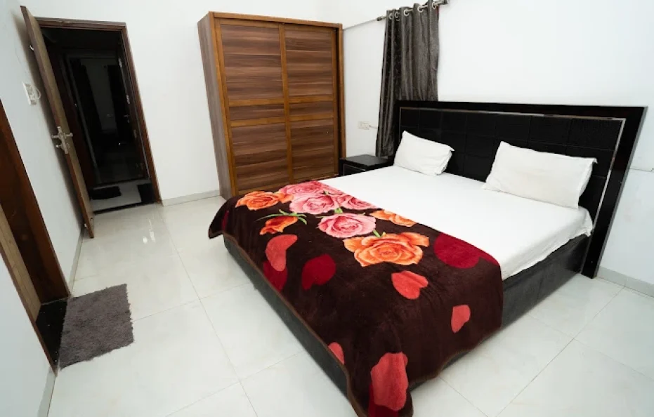 Palette – Holiday Aapke Liye Khopoli