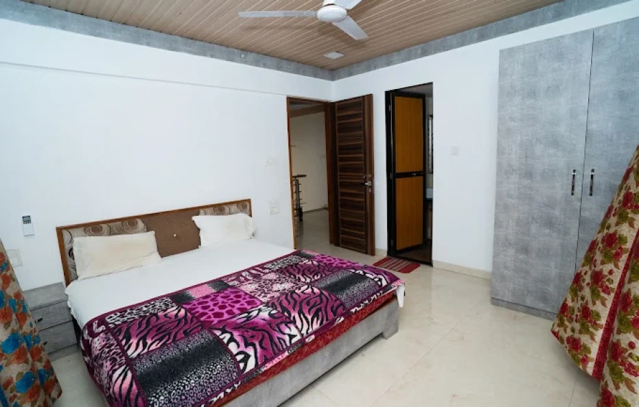 Palette – Holiday Aapke Liye Khopoli