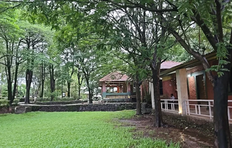 Whispering Peepul Resort Vangani
